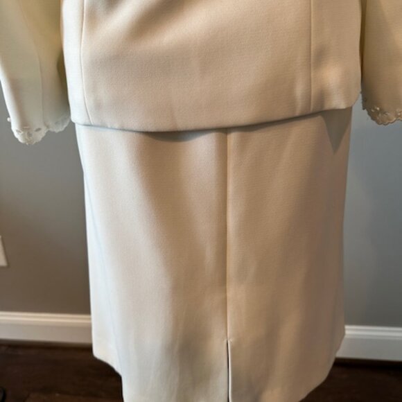 TAHARI CREAM 2PC SKIRT SUIT - Picture 8 of 8
